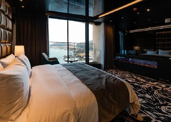 Отель Louis Hamilton Ocean Terrace *